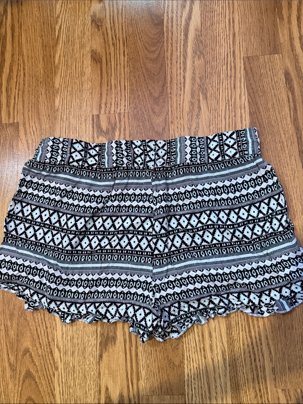 Black & White Patterned Drawstring Shorts - Picture 3 of 3